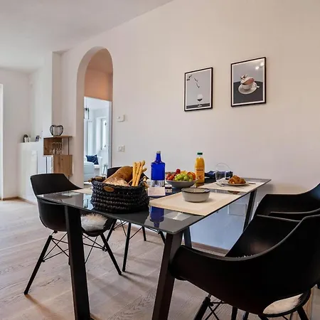 La Cristallo Apartment *